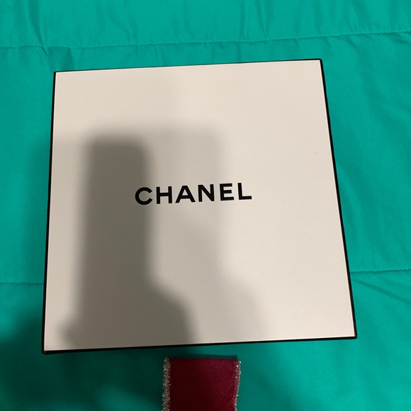 Chanel Empty Box & Ribbon - Picture 1 of 3
